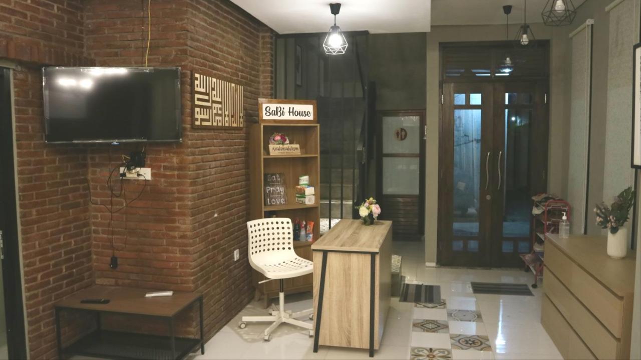 Sabi Guest House - Strategic Family -Married Couples Only- Hostel In Prawirotaman ジョグジャカルタ エクステリア 写真