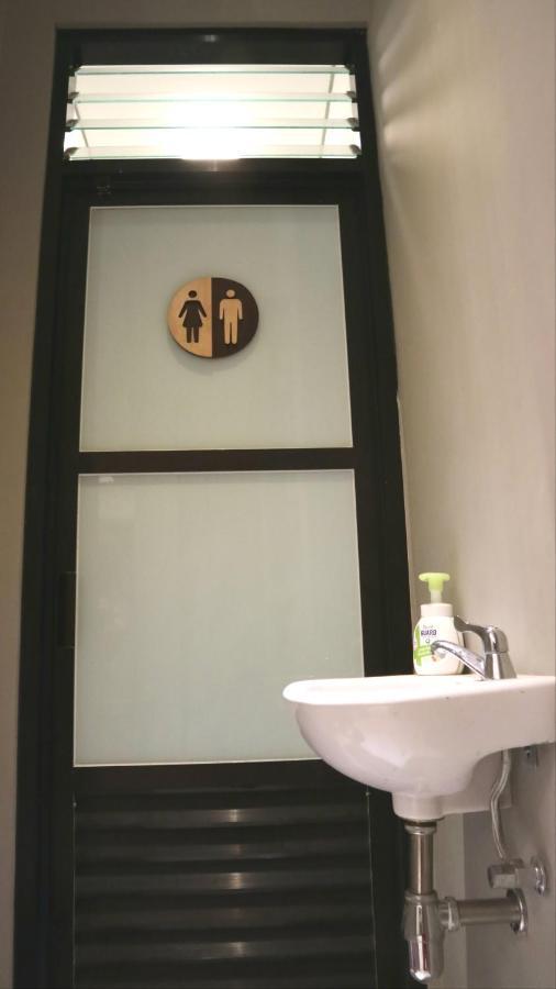 Sabi Guest House - Strategic Family -Married Couples Only- Hostel In Prawirotaman ジョグジャカルタ エクステリア 写真