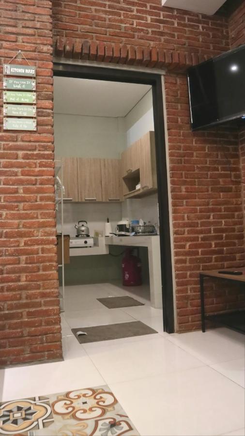 Sabi Guest House - Strategic Family -Married Couples Only- Hostel In Prawirotaman ジョグジャカルタ エクステリア 写真