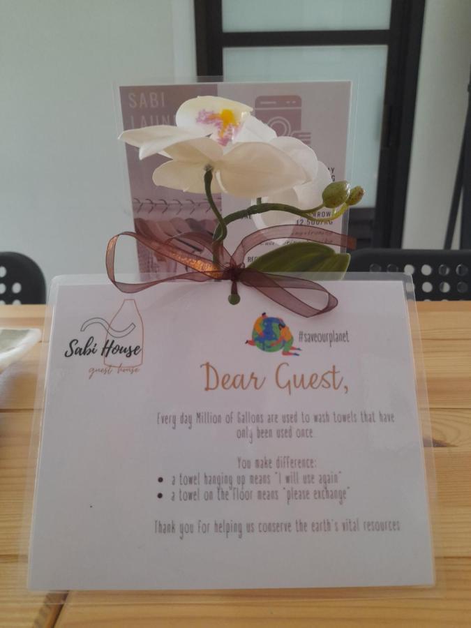 Sabi Guest House - Strategic Family -Married Couples Only- Hostel In Prawirotaman ジョグジャカルタ エクステリア 写真