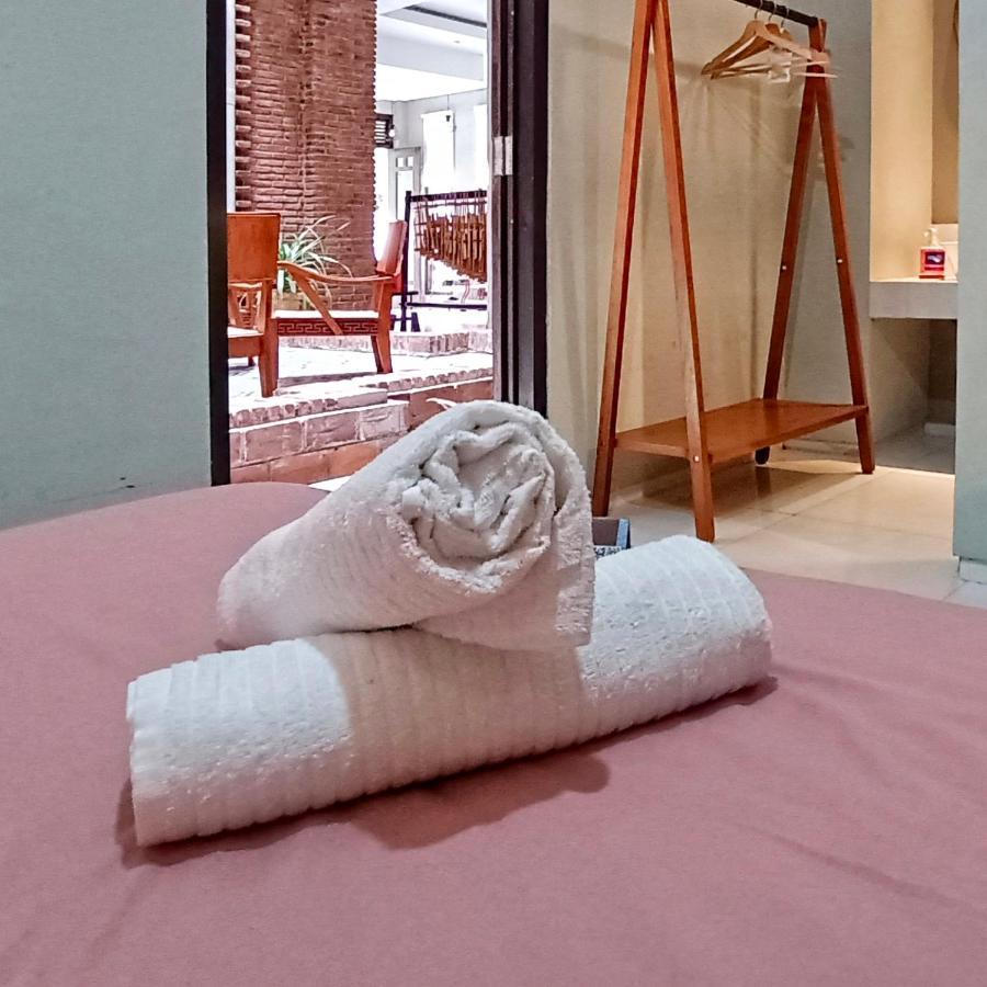 Sabi Guest House - Strategic Family -Married Couples Only- Hostel In Prawirotaman ジョグジャカルタ エクステリア 写真