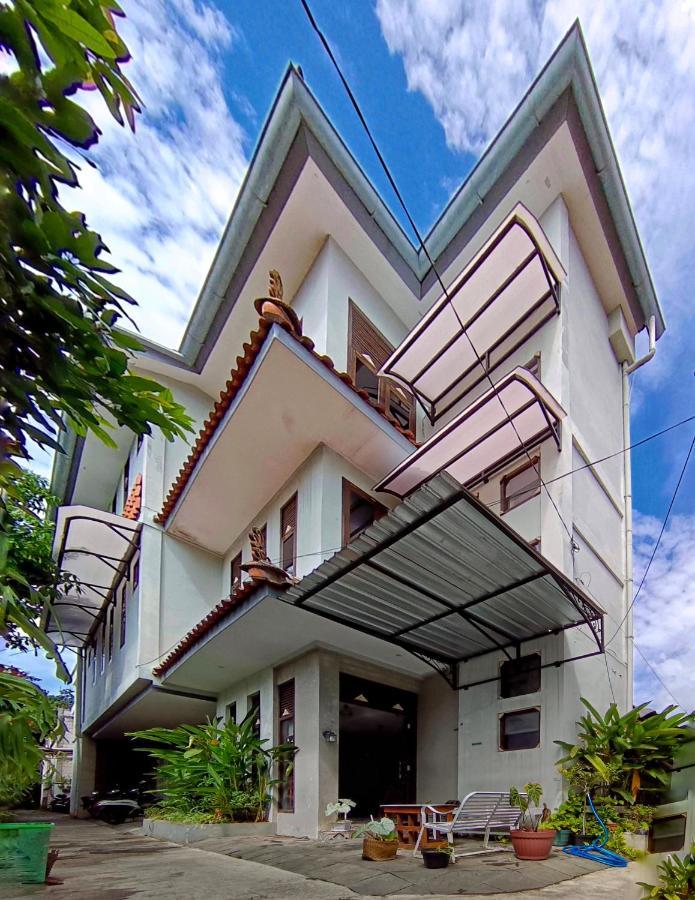Sabi Guest House - Strategic Family -Married Couples Only- Hostel In Prawirotaman ジョグジャカルタ エクステリア 写真
