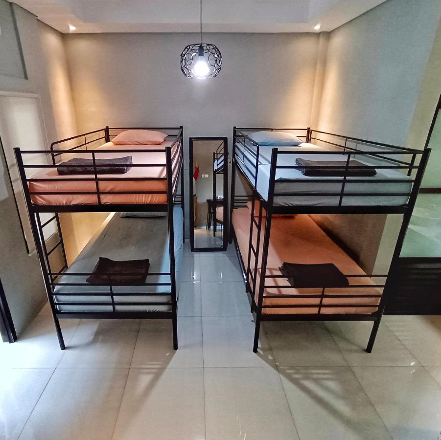 Sabi Guest House - Strategic Family -Married Couples Only- Hostel In Prawirotaman ジョグジャカルタ エクステリア 写真