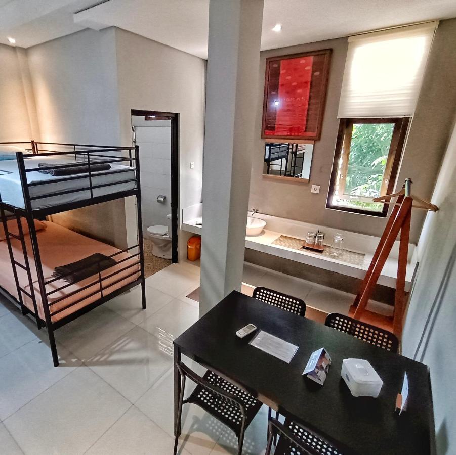 Sabi Guest House - Strategic Family -Married Couples Only- Hostel In Prawirotaman ジョグジャカルタ エクステリア 写真