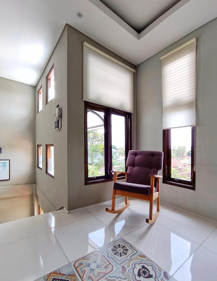 Sabi Guest House - Strategic Family -Married Couples Only- Hostel In Prawirotaman ジョグジャカルタ エクステリア 写真