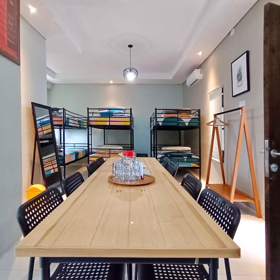 Sabi Guest House - Strategic Family -Married Couples Only- Hostel In Prawirotaman ジョグジャカルタ エクステリア 写真