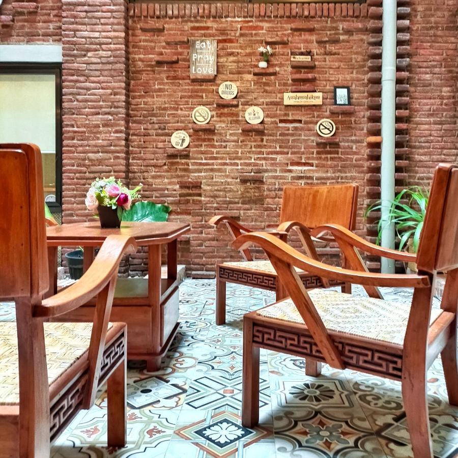 Sabi Guest House - Strategic Family -Married Couples Only- Hostel In Prawirotaman ジョグジャカルタ エクステリア 写真